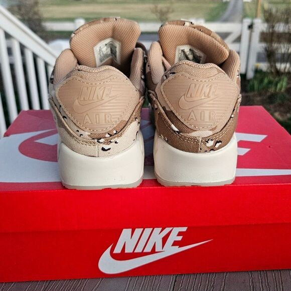 NIKE womens air max 90 desert camo like new in box size 8.5 - Picture 4 of 16
